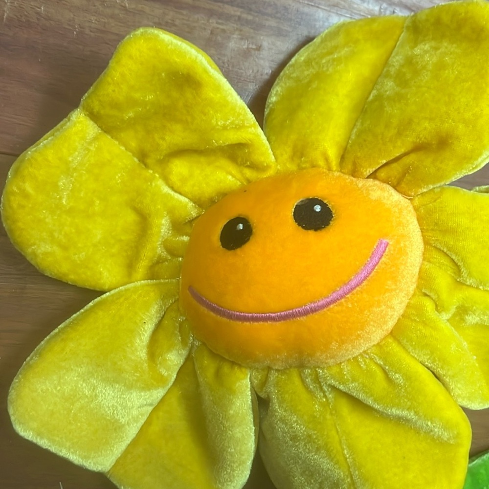 Plush bendable flowers